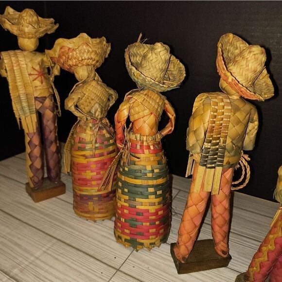 Vintage Woven Figurine Family Set Of 5 Cowboy Villagers In Sombrero Basket Weave - Picture 8 of 12